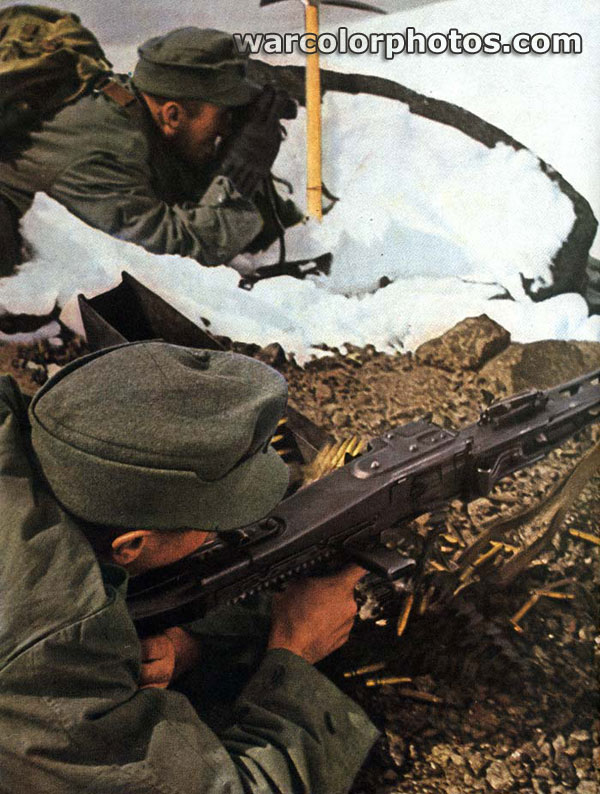 Gebirgsjäger with MG 42