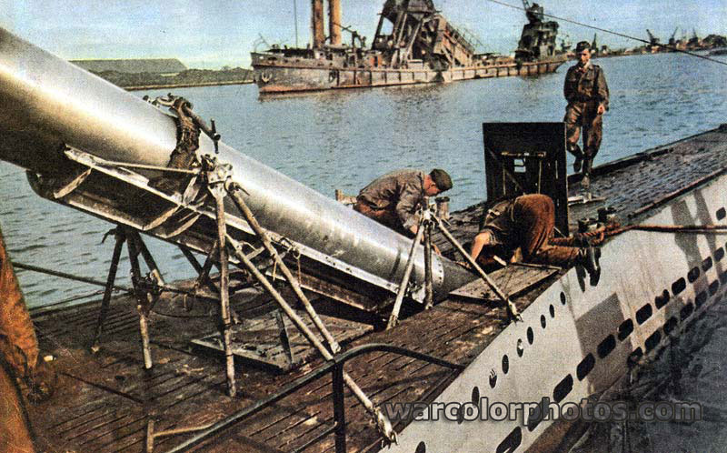 Loading torpedo